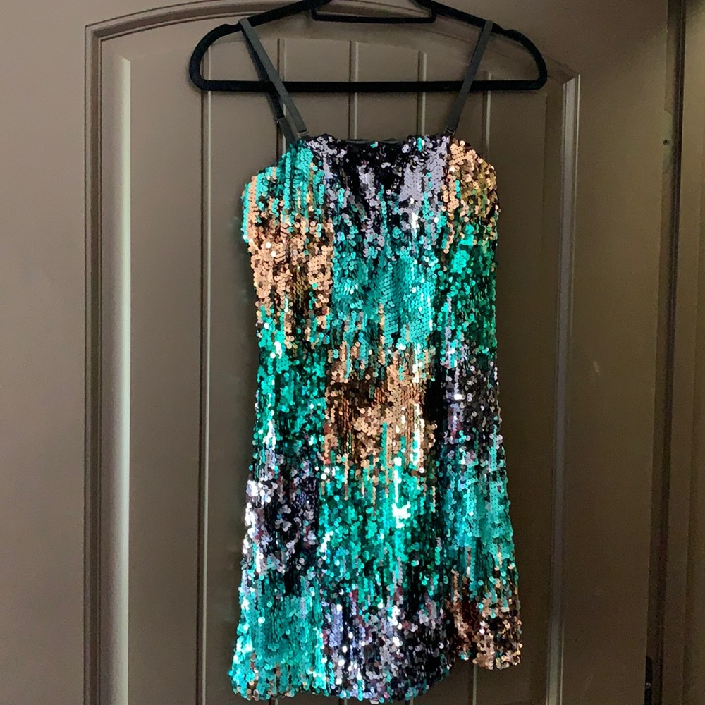 💫CLOSING SALE💫Vici green sequin mini dress